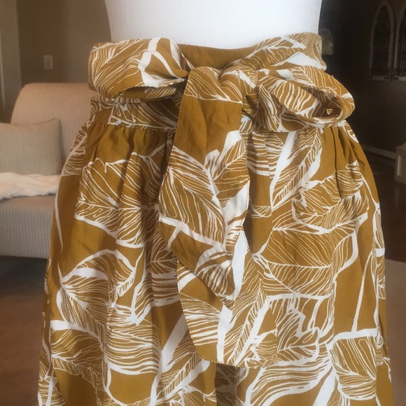 Linen Lux Mustard Colored Cullottes in Size Small - Picture 3 of 8